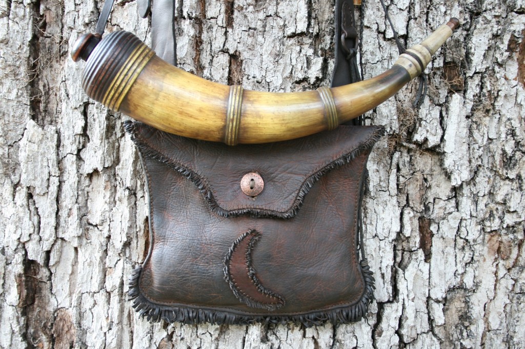 Jeff Bibb Banded Horn and PouchJeff Bibb North Carolina Piedmont banded horn and bark tan pouch.Photo by Jeff Bibb